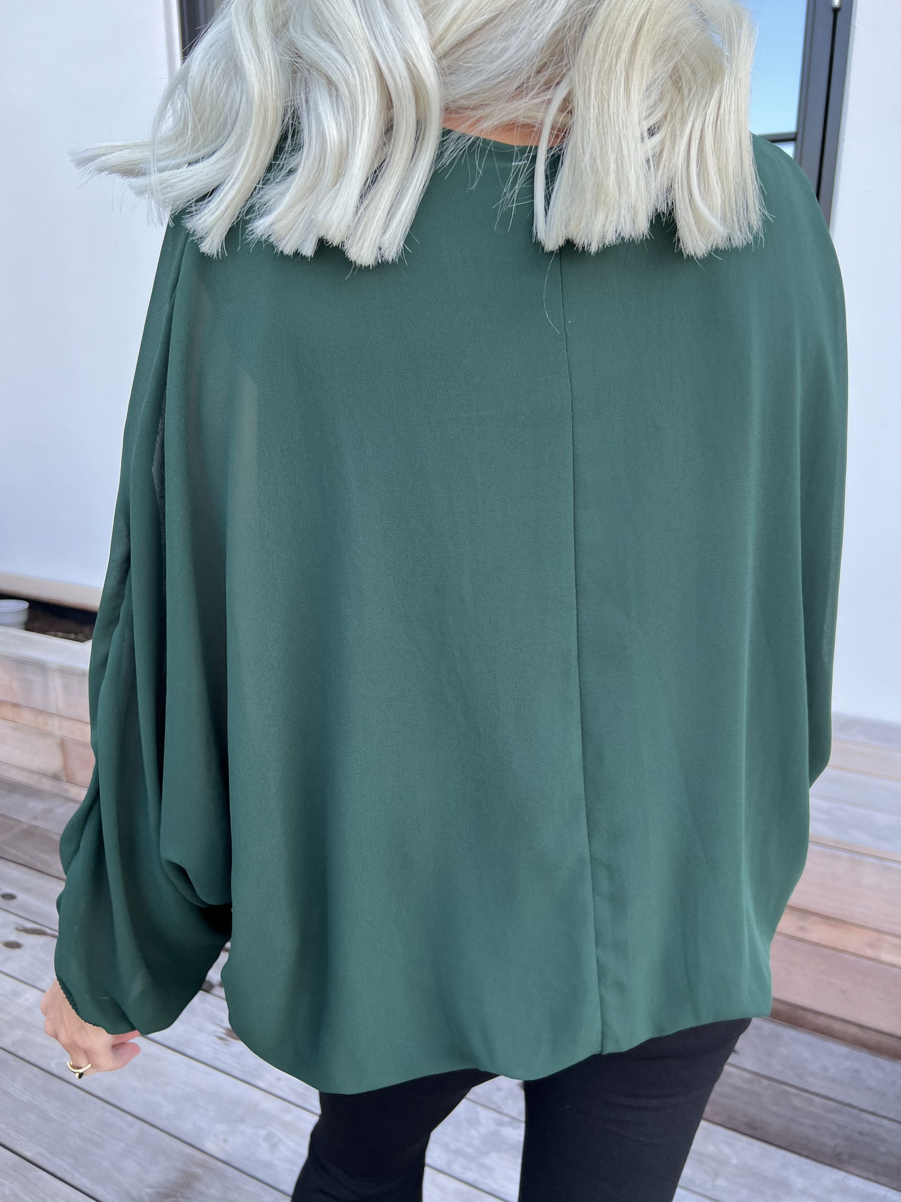 Destiny Plain - Chiffongblus med fladdermusärmar